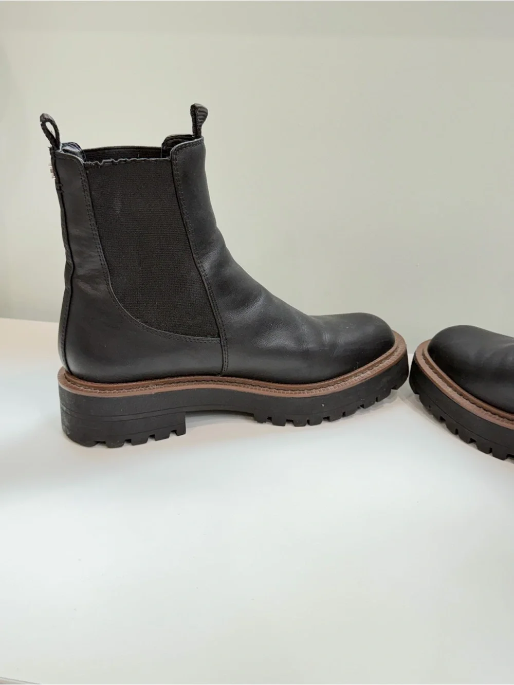 Sam Edelman Laguna Chelsea Boots Womens 7 Black Leather Lug Sole Waterproof